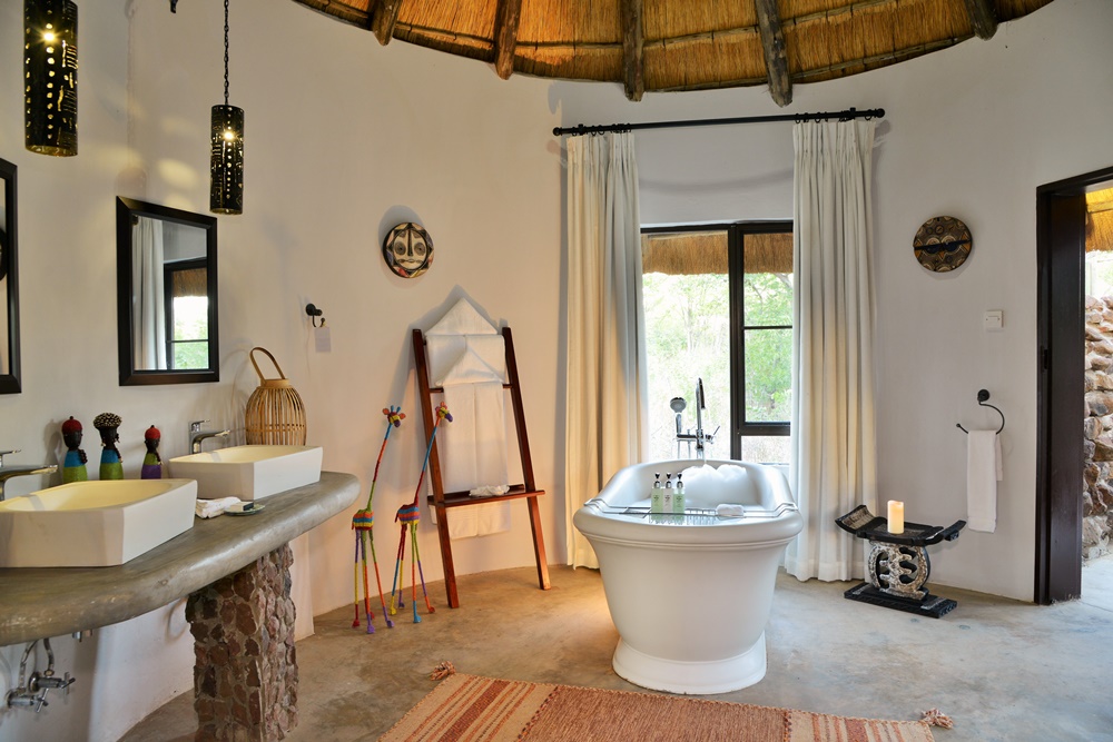 Enjoy a romantic bath at Wildtrack Safari Eco lodge